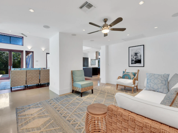 Luxury Coastal Retreat in Naples - Your Perfect Getaway